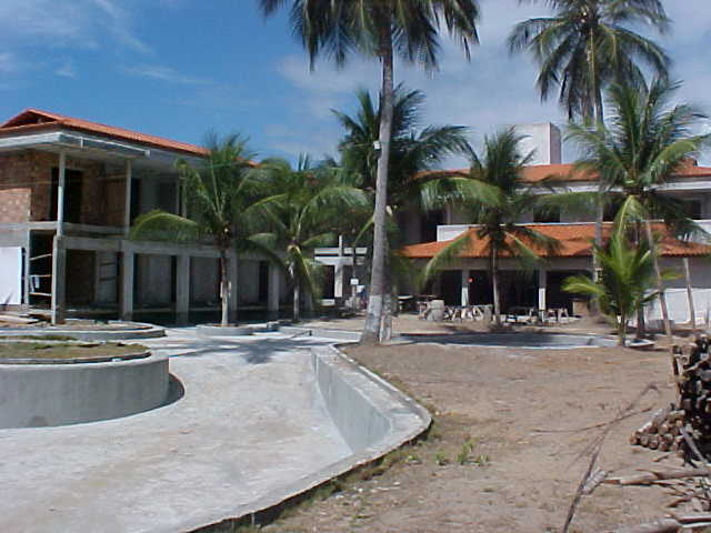 Baia Branca Beach Resort: Hotel com 31 quartos e piscina na área externa