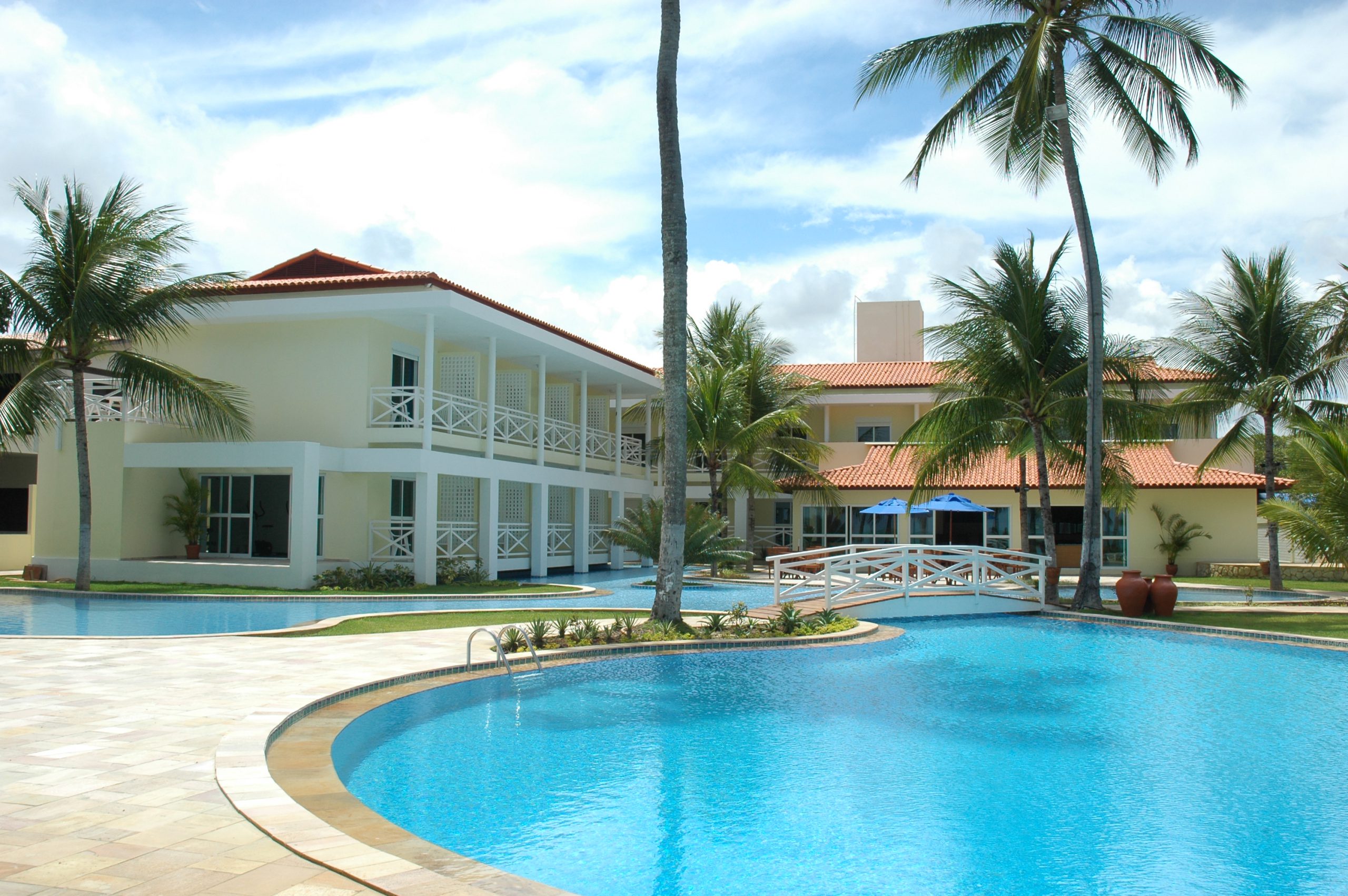 Baia Branca Beach Resort: Hotel com 31 quartos e piscina na área externa