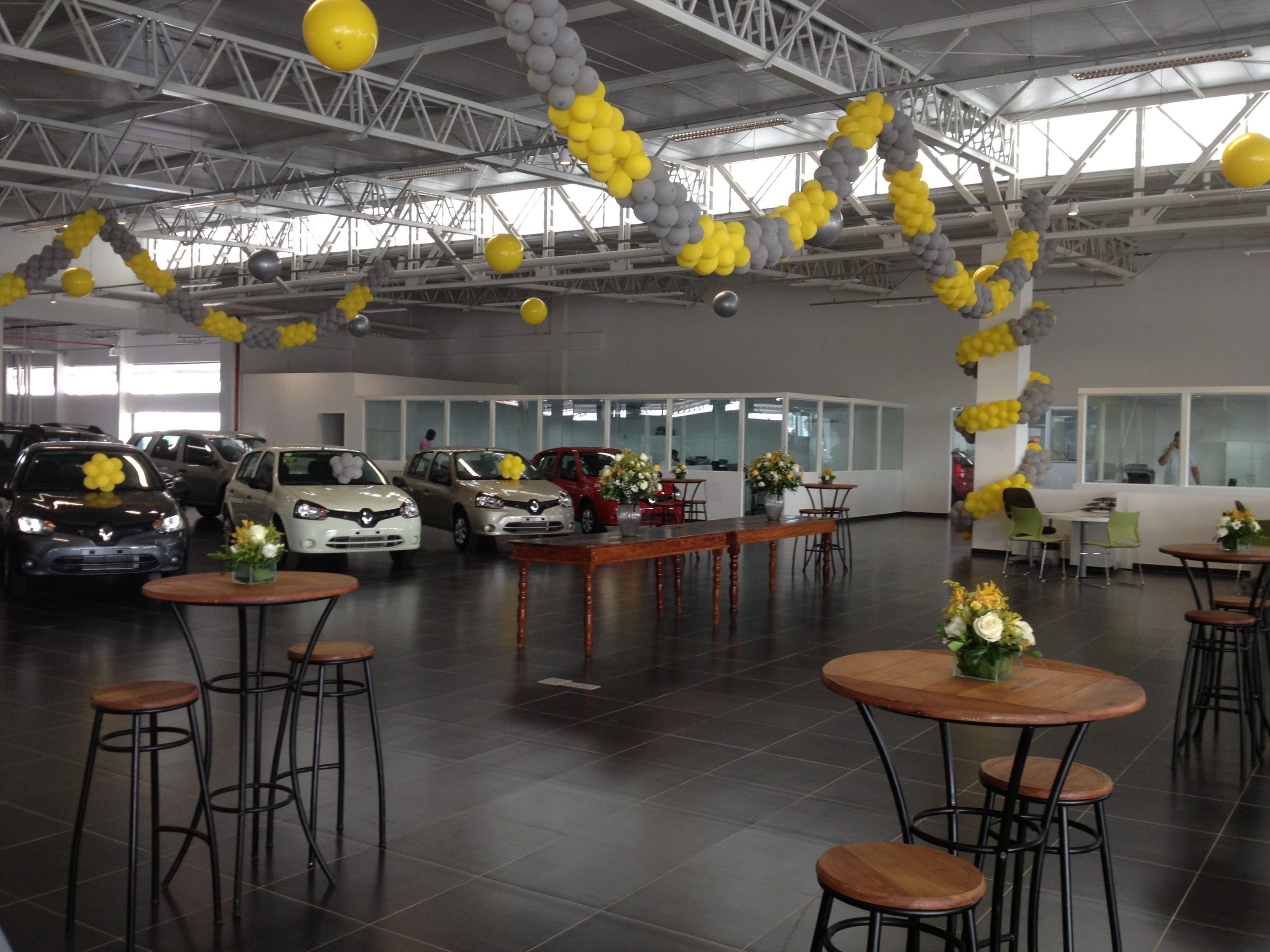 Saga Renault: Reforma de Concessionária