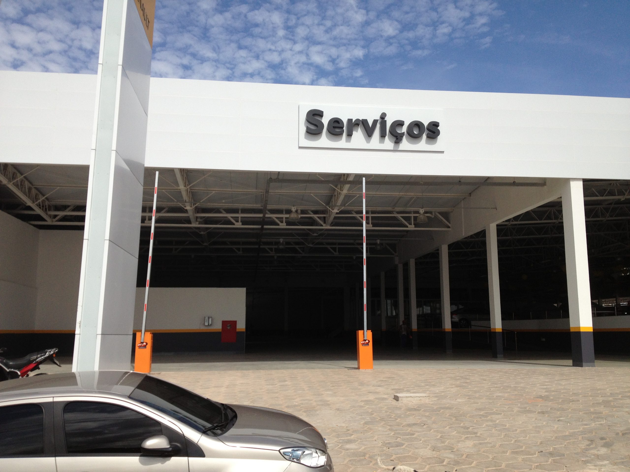 Saga Renault: Reforma de Concessionária