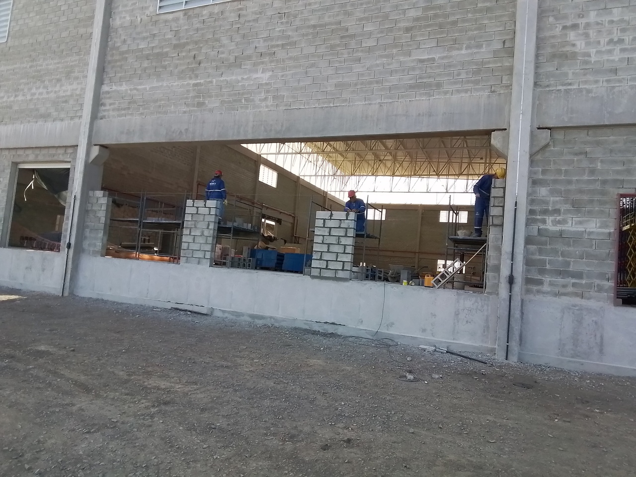 Indústrias Reunidas Raymundo da Fonte: Construção de Galpão de armazenamento