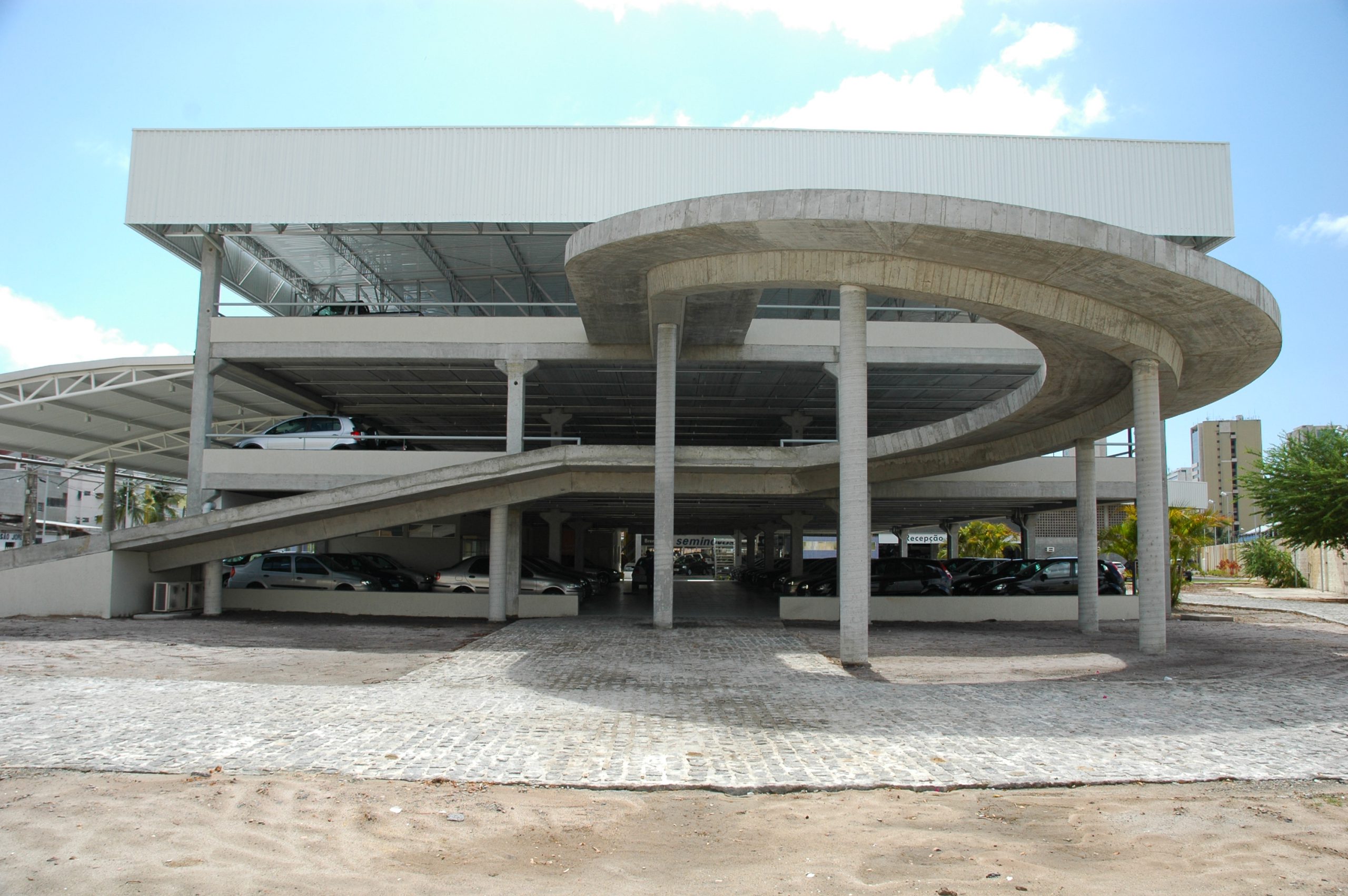 Audi: Construção de Concessionária