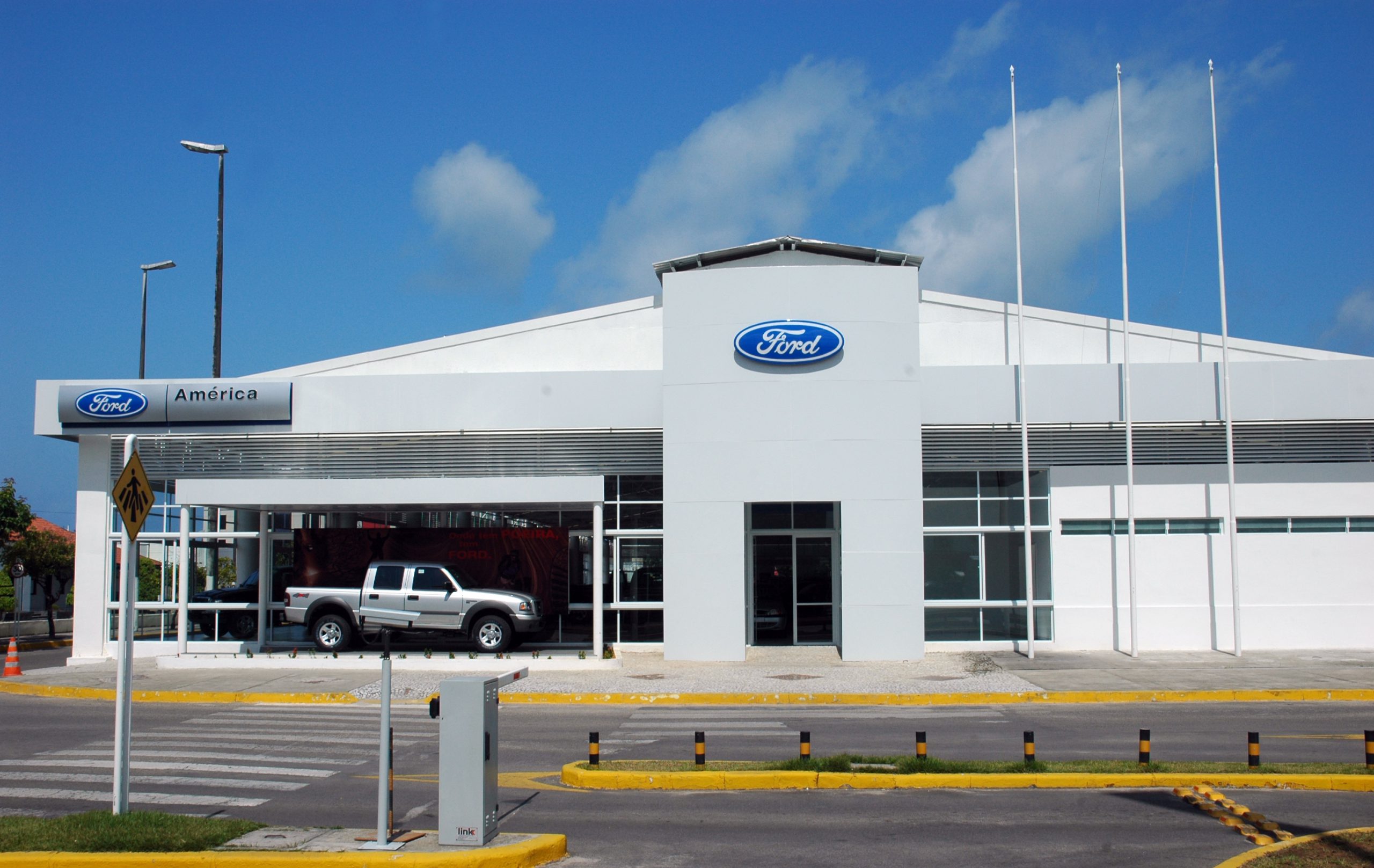 America Ford: Construção de Concessionária