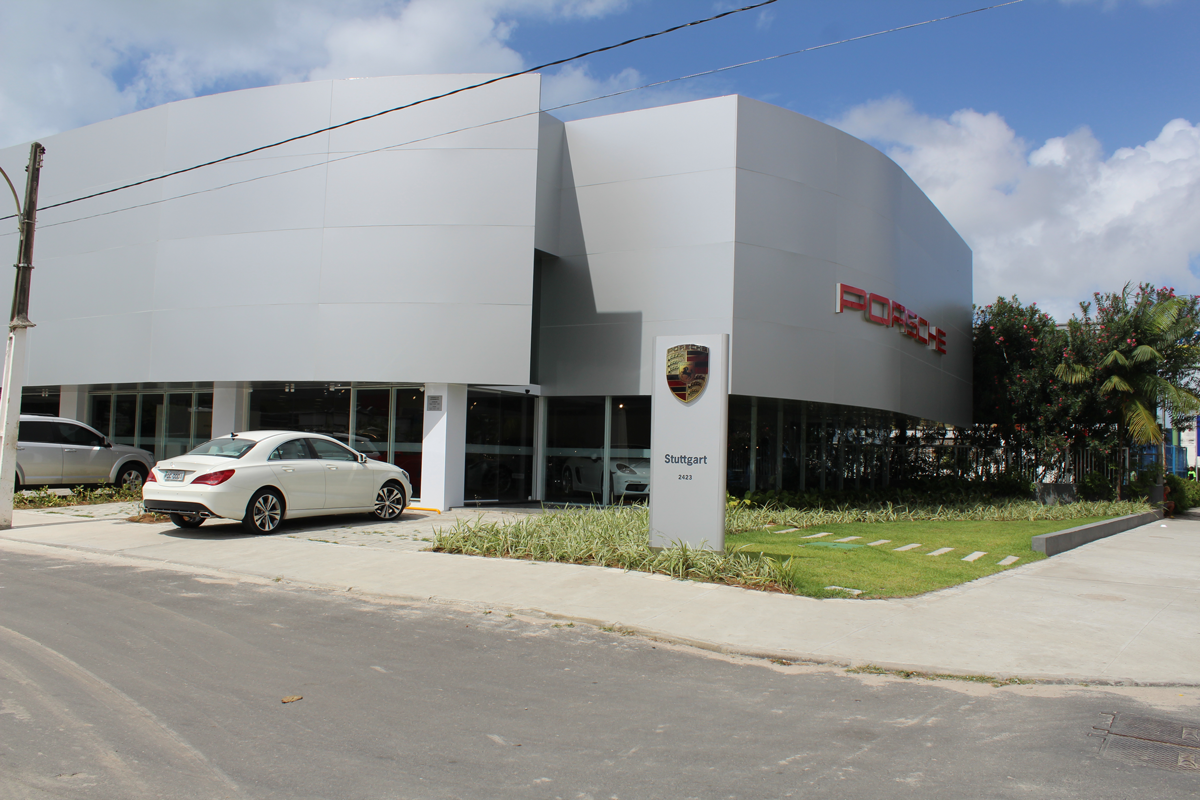 Porsche: Reforma de Galpão
