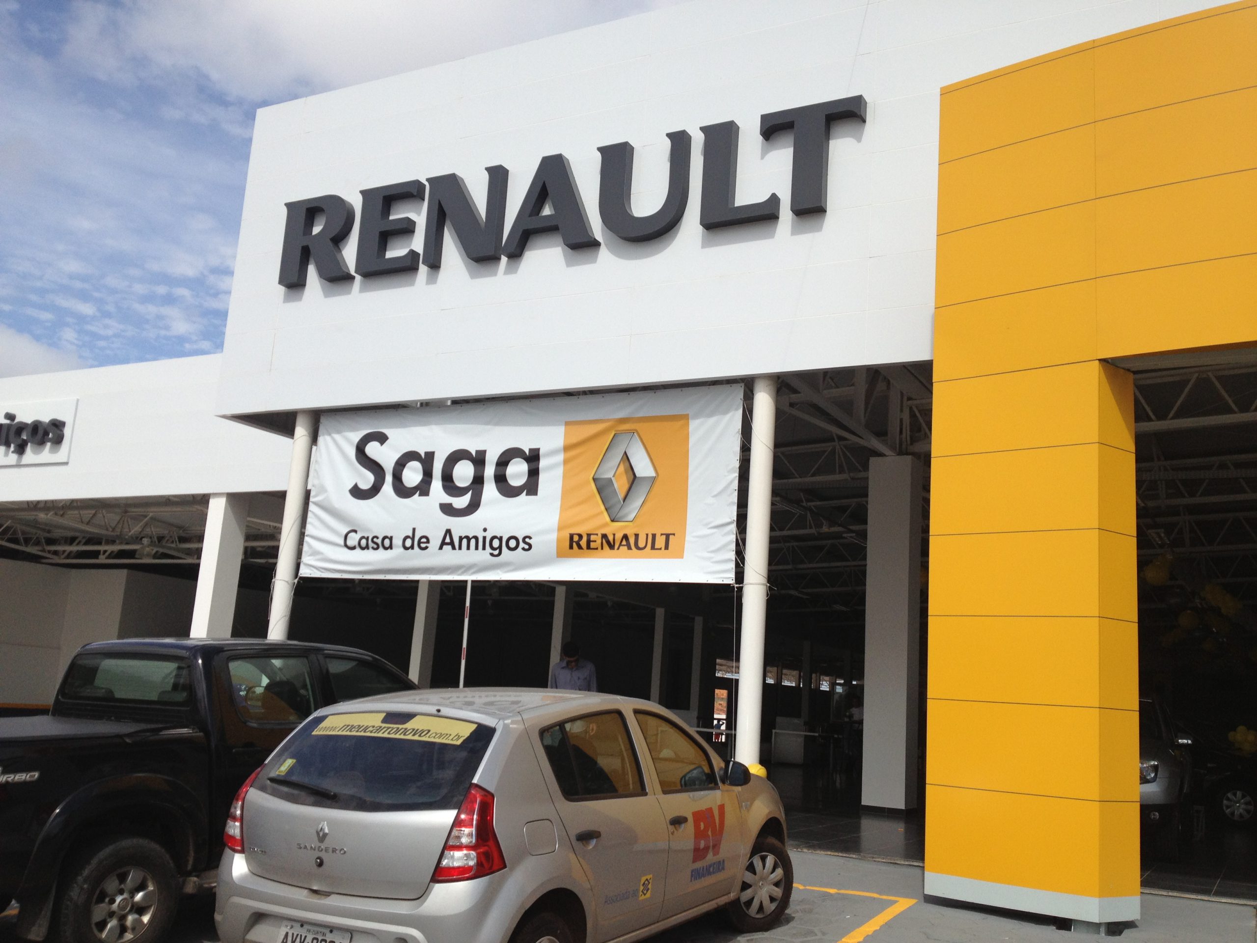 Saga Renault: Reforma de Concessionária