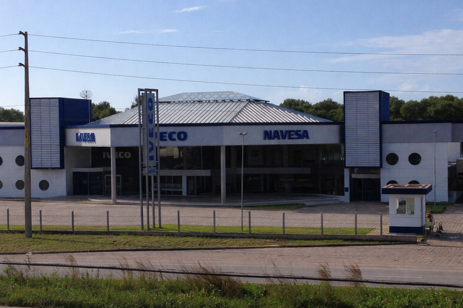 Navesa: Construção de concessionária