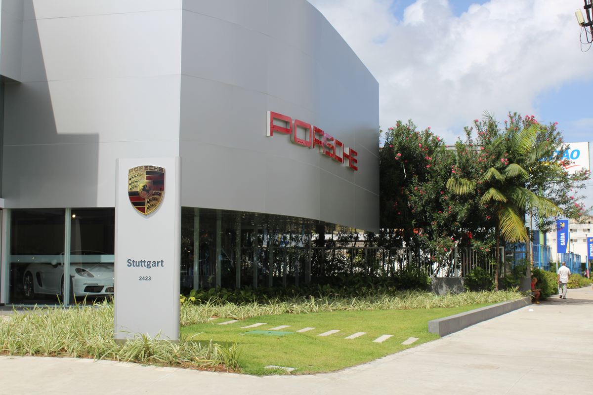 Porsche: Reforma de Galpão