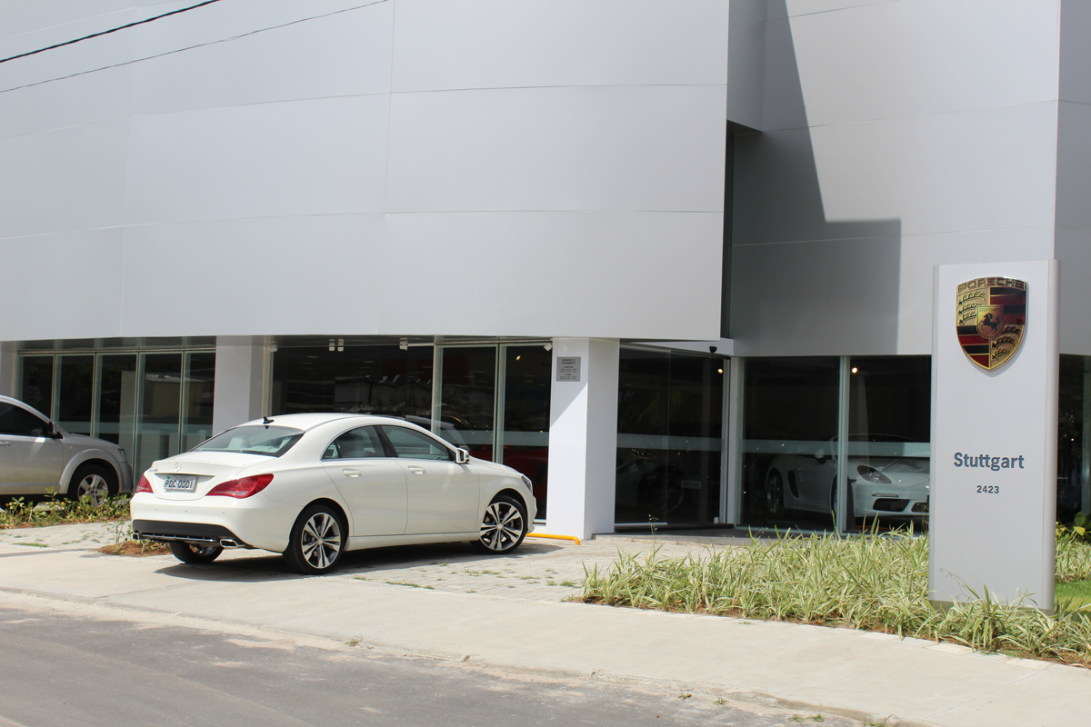 Porsche: Reforma de Galpão