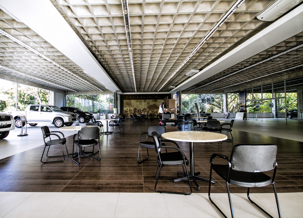 Toyolex Toyota: Retrofit do casarão e construção de prédio